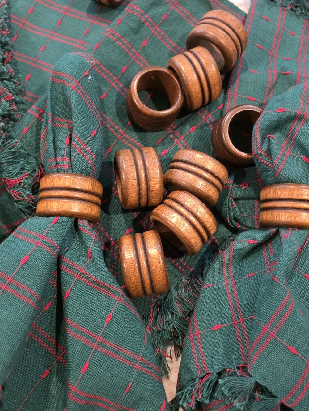 VIntage Napkins And Vintage Wooden Napkin Ring Holders